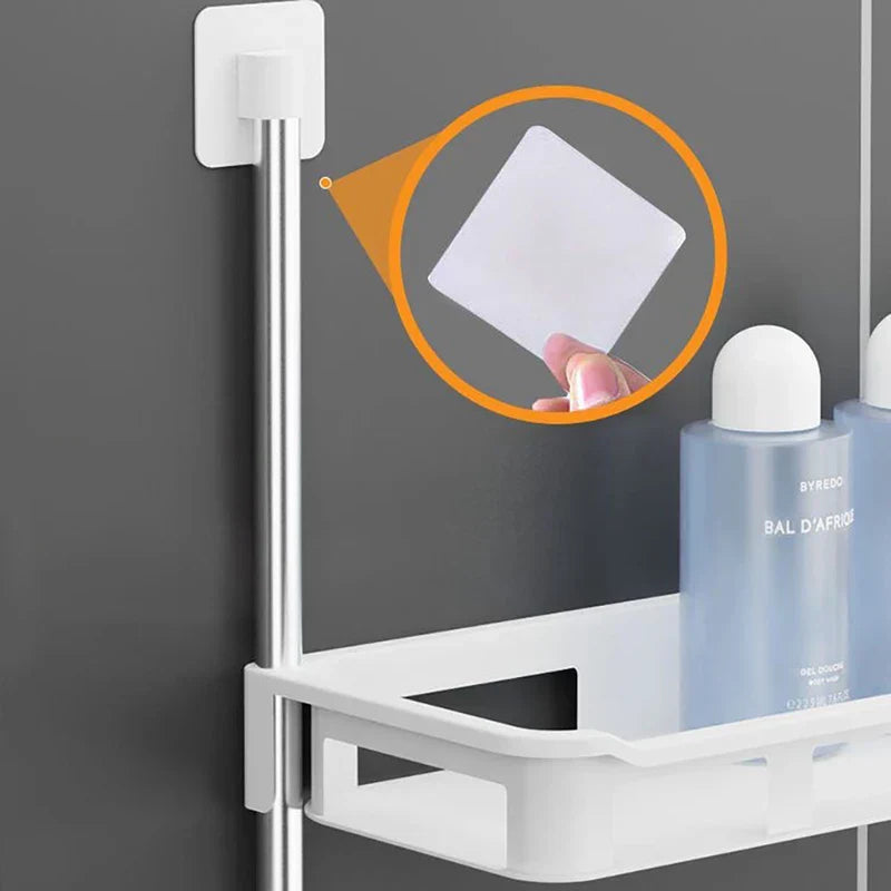 estante de almacenamiento para garaje - Primer plano de un estante de almacenamiento montado en la pared, con un círculo ampliado que muestra la almohadilla adhesiva transparente de montaje