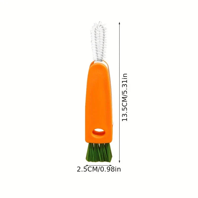 Bottle Cap Cleaning Brush Tool - Carrot-shaped cleaning brush with white bristles at top, green bristles at bottom, dimension labels 13.5cm tall and 2.5cm wide, on white background