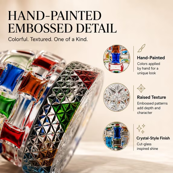 vaso de cristal para whisky - Primer plano de la textura de vidrio pintado a mano en relieve, con indicadores que resaltan el color aplicado a mano, el detalle del patrón en relieve y el acabado estilo vidrio tallado