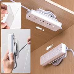 soporte para regleta - Base de montaje para regleta insertada con tira adhesiva, demostrando la instalación en superficies de madera y azulejo con almacenamiento de cable