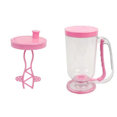 Dispensador de masa - Herramienta de horneado tipo embudo de color rosa con tapa y componente mezclador sobre fondo blanco