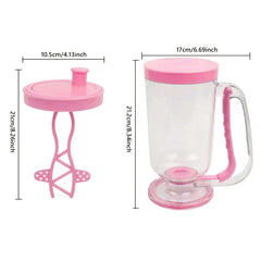 Dispensador de masa - Vaso mezclador portátil rosa con tapa y paleta mezcladora, mostrado con etiquetas de dimensiones