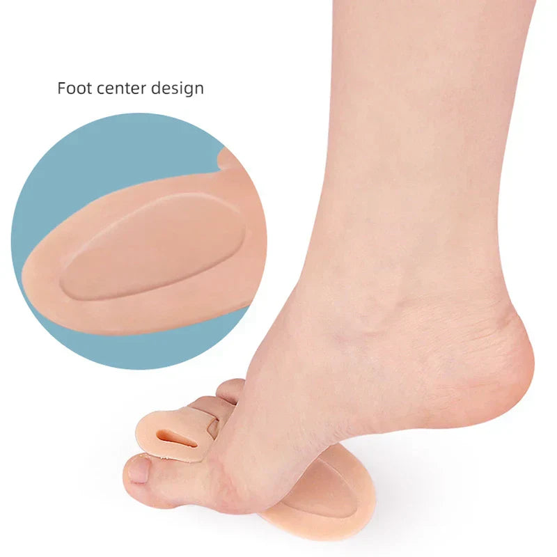 A big toe bunion arch support pad worn on a foot, with a close-up detail inset of the pad’s surface on a blue circle.