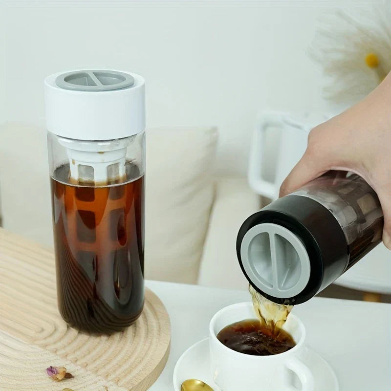 Cold brew coffee maker bottle with coffee grounds