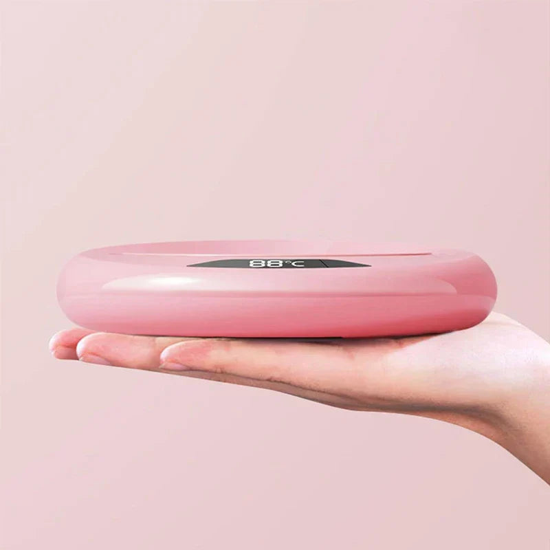 calentador de taza - Calentador de taza de temperatura constante con base calefactora, calentador rosa delgado descansando sobre una palma abierta para mostrar su perfil fino