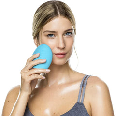 Close-up of the facial cleansing brush bristles