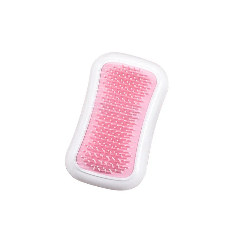 Outil de massage du cuir chevelu - Brosse de massage à tampons roses avec coque extérieure blanche, tenue à la main