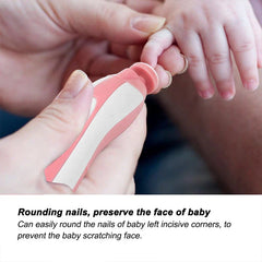 Elektrische Nagelfeile - Hand hält einen rosa-weißen elektrischen Nageltrimmer und feilt den Fingernagel eines Babys, mit beschreibendem Text darunter