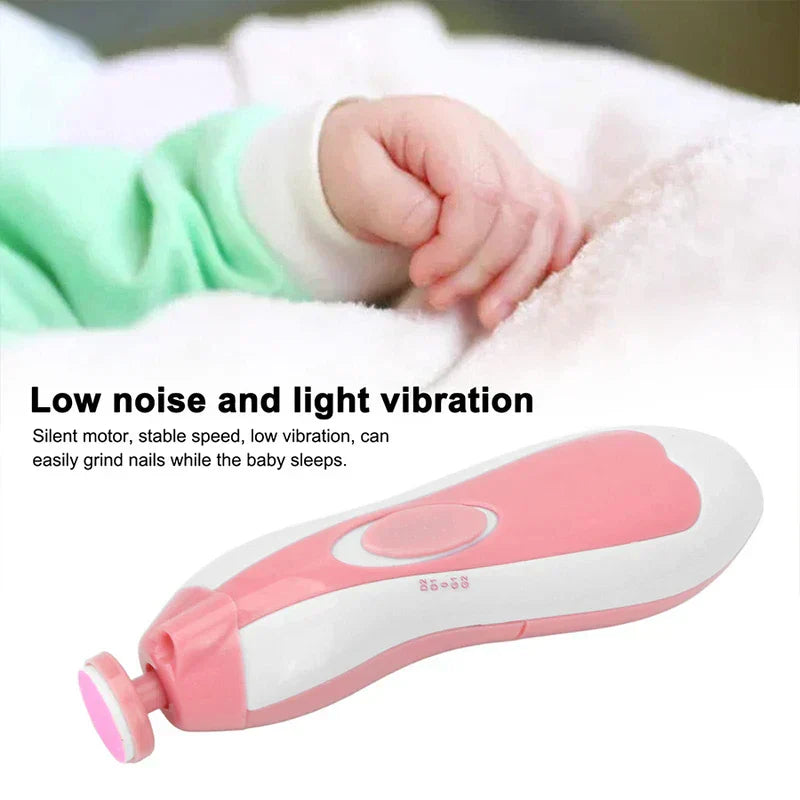 Elektrische Nagelfeile - Horizontaler rosa-weißer elektrischer Nageltrimmer mit der Hand eines schlafenden Babys im Hintergrund, mit beschreibendem Text darüber