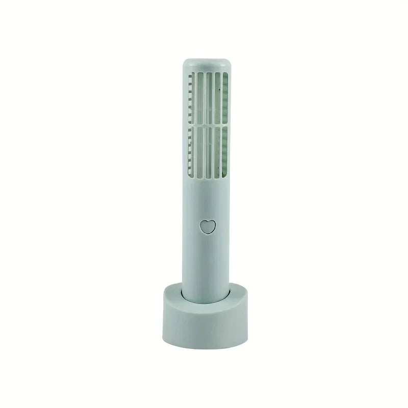 ventilador mini - Ventilador de torre compacto verde menta claro con botón de encendido en forma de corazón, sobre una base redondeada contra un fondo blanco