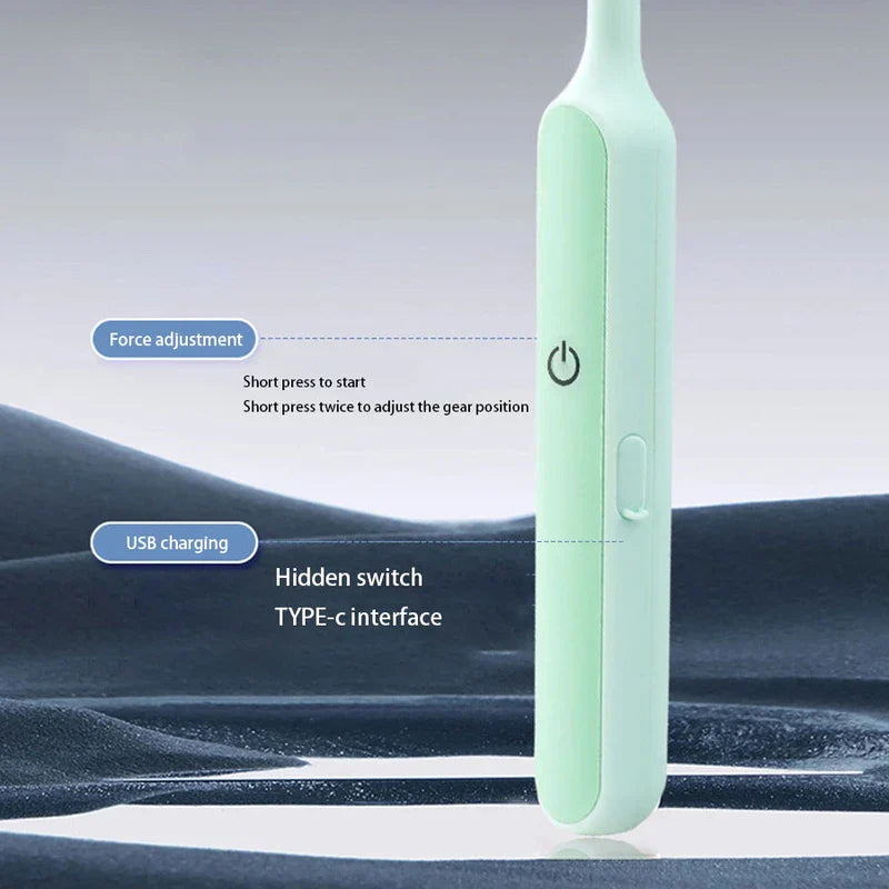 Cepillo de dientes eléctrico recargable - Vista lateral de cerca del mango de un cepillo de dientes eléctrico verde menta claro con botón de encendido etiquetado y puerto de carga USB-C oculto