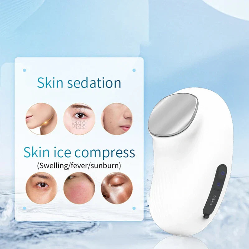 masajeador facial - Dispositivo de mano junto a panel informativo que enumera usos de compresa fría para hinchazón, fiebre y quemaduras solares, con puerto Tipo-C visible en el lateral del dispositivo