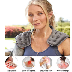 Enveloppe cervicale de thérapie chaude et froide - Femme blonde portant l'enveloppe cervicale et scapulaire grise, avec quatre icônes en médaillon illustrant les douleurs cervicales, dorsales, scapulaires et les crampes musculaires.