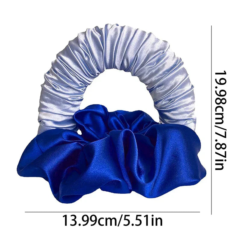 rizador de pelo con cañones intercambiables - Dos coleteros de satén (azul claro arqueado sobre azul real) con marcadores de dimensiones: 13,99 cm/5,51 pulgadas de ancho, 19,98 cm/7,87 pulgadas de alto, sobre fondo blanco