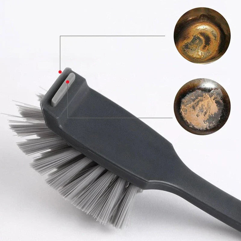 flaschenreinigungsbürste mit langem griff - Nahaufnahme des Geschirrbürstenkopfs mit angebrachter Schabkante, zusammen mit Vorher/Nachher-Nahaufnahmen eines verschmutzten Topfbodens