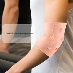 kniebandage kompressionshülse - Nahaufnahme des Ellbogens einer Person mit pfirsichfarbener Silikon-Magnetbandage, mit überlagertem Text zur Verwendung als Ellbogenschutz