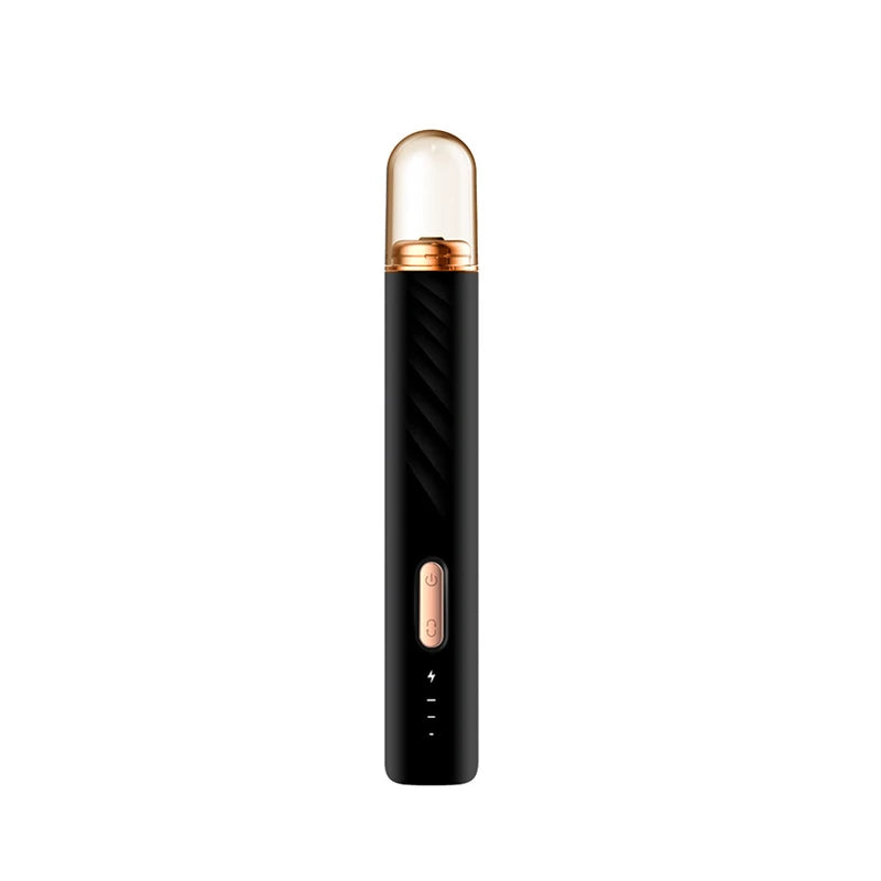 Herramienta de manicura y pedicura: lima eléctrica negra con forma de bolígrafo con detalles en oro rosa y tapa protectora transparente, mostrada en posición vertical sobre fondo blanco