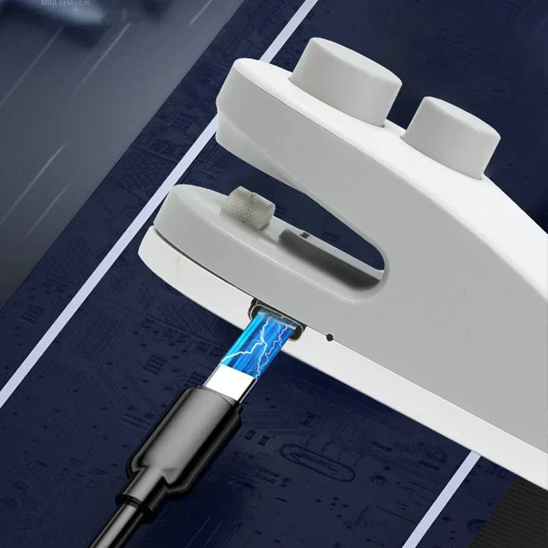 Heat Sealer Mini - Close-up view of the device's side, showing an inserted USB charging cable with a charging effect graphic.