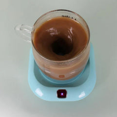 posavasos individual - Taza de vidrio con líquido marrón en remolino sobre un agitador magnético azul claro, con interruptor encendido en luz púrpura