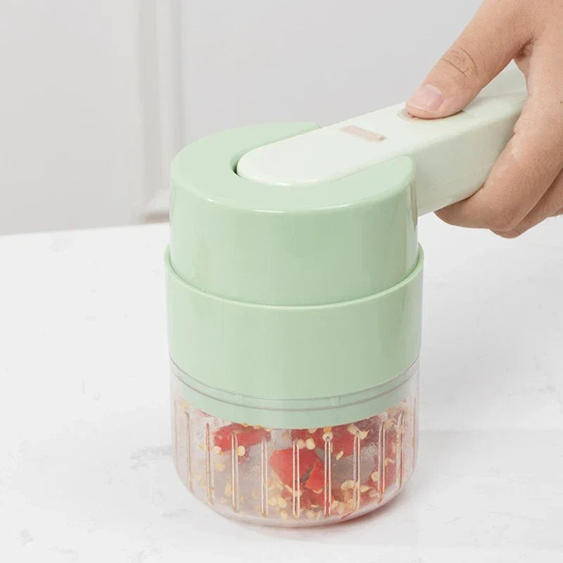 procesador de alimentos licuadora - Una mano presiona un botón en una licuadora procesadora de alimentos verde menta que contiene chile rojo picado con semillas.