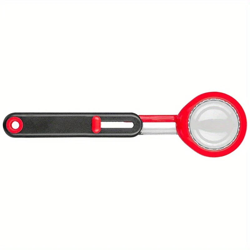 Juego de cucharas medidoras apilables colocadas sobre una encimera de cocina