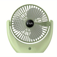 Vista frontal de un ventilador de mano verde claro con un logotipo 'FAN' en el centro y un botón de encendido en la base