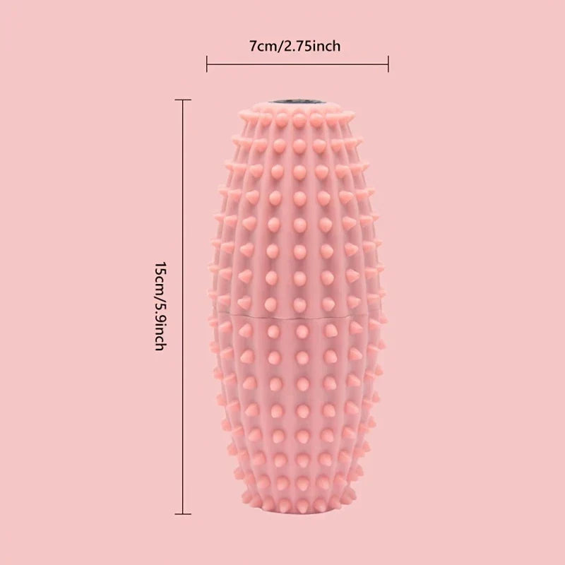 Pink oval pigget vibrerende massagebold med 15 cm højde og 7 cm bredde størrelsesetiketter på lyserød baggrund.