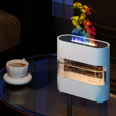 diffusor ein luftbefeuchter - Weißer Luftbefeuchter-Diffusor mit flammenartigem farbigem Nebel, platziert auf einem Glastisch neben einer Tasse Kaffee