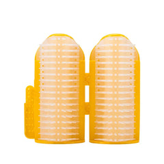 quitapelusas para pelo de mascotas - Quitapelusas amarillo de doble cara para pelo de mascotas con cerdas de plástico transparente sobre fondo blanco.