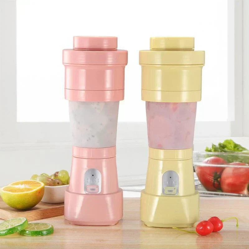 Person, die den Reisebecher mit Smoothie hält
