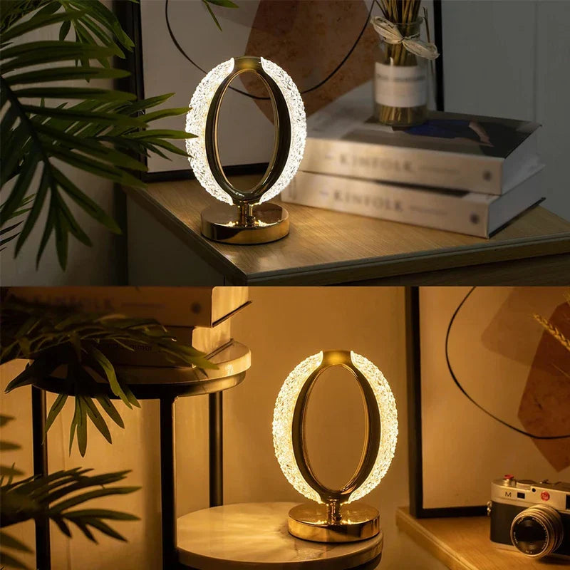 kleine tischleuchte - Kleine LED-Tischleuchte als Tischlampe in einer gemütlichen Leseecke