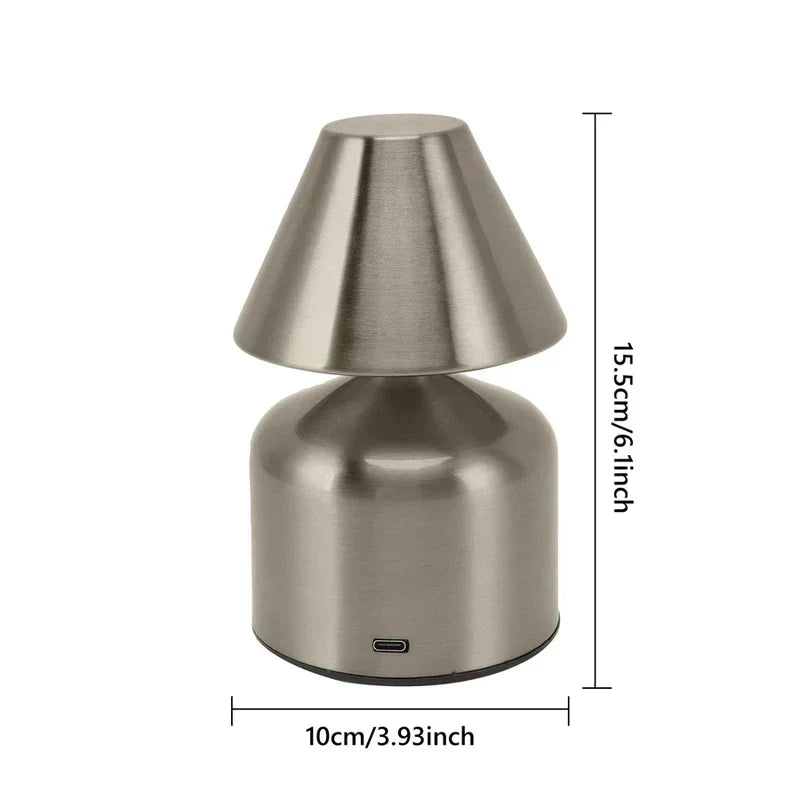 Kleine Tischlampe - Maßdiagramm einer bürstsilbernen kleinen Tischlampe auf weißem Hintergrund