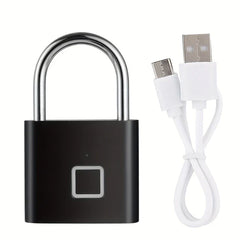 Candado biométrico negro junto a un cable de carga USB a Micro USB blanco sobre fondo blanco liso