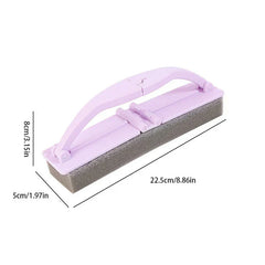 Cepillo de limpieza para ducha: esponja rectangular con mango plegable de color lila claro, etiquetas de dimensiones que muestran largo, ancho y alto