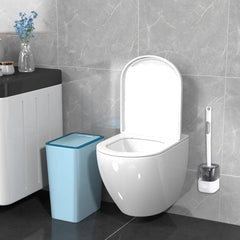 cepillo de inodoro - Cepillo de inodoro blanco con soporte montado en la pared, instalado junto a un inodoro blanco de pared en un baño
