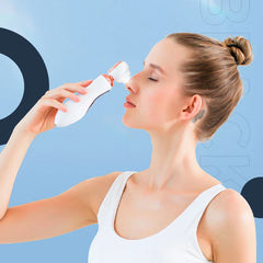 Visual Pore Cleaner Vacuum With Camera in hand