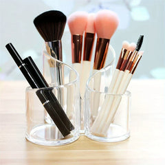 kosmetikständer - Transparenter Kosmetikständer mit 3 Fächern und geschwungenem Design, der Make-up-Pinsel und zwei schwarze Kosmetiktuben hält
