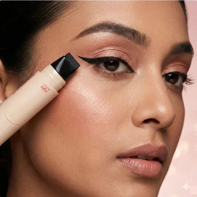 Rotating Eyeliner Pen - Demonstration of stamping a winged liner look on the outer eye corner