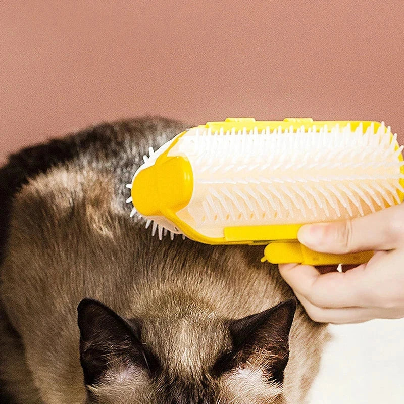 quitapelusas para pelo de mascotas - Mano que sostiene el quitapelusas para pelo de mascotas cerca de un mueble.