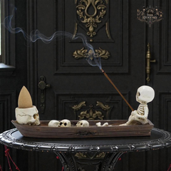 Skeleton Ship Backflow Incense Burner – Gothic Ceramic Decor with Mesmerizing Waterfall Smoke Effect