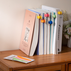 Soft Silicone Automatic Bookmark – Hands-Free Page Marker 🔖